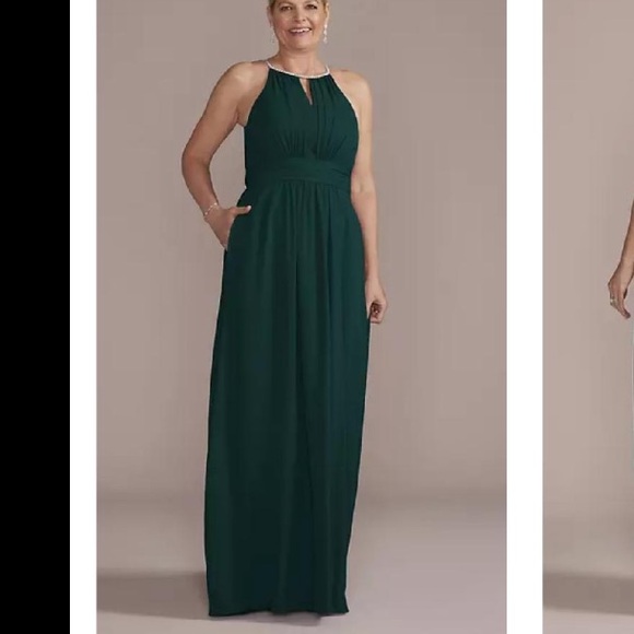 Oleg Cassini, dark green gown. - Picture 2 of 7